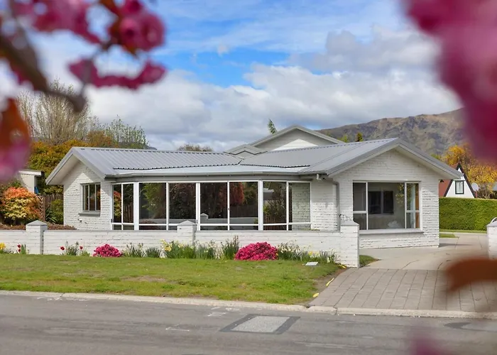 Vakantiehuis & Escape | Sleeps 11 | 2 Living Wanaka
