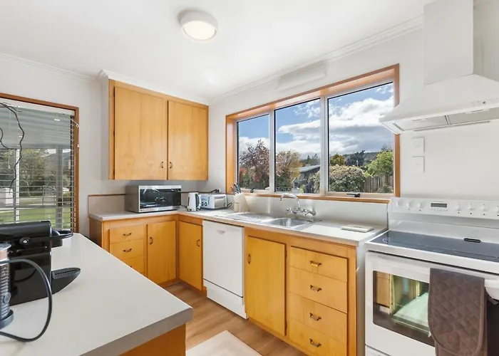 & Escape | Sleeps 11 | 2 Living Vakantiehuis Wanaka