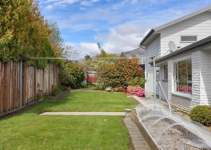 & Escape | Sleeps 11 | 2 Living Vakantiehuis Wanaka