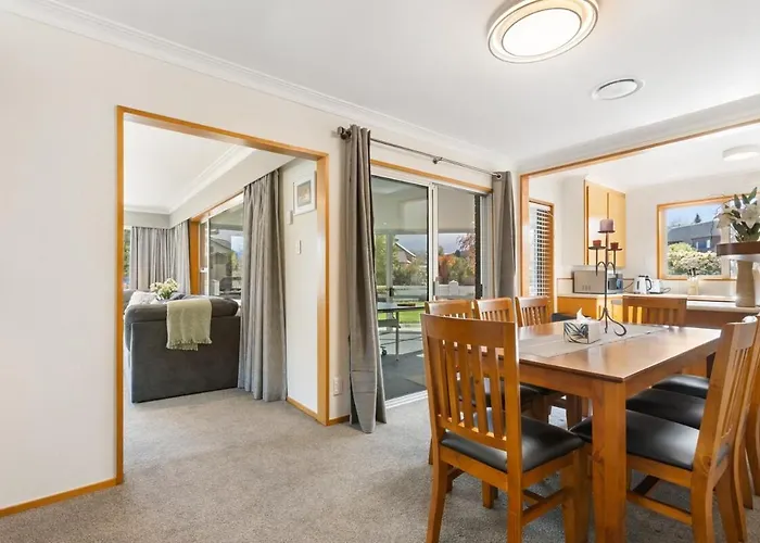 Vakantiehuis & Escape | Sleeps 11 | 2 Living