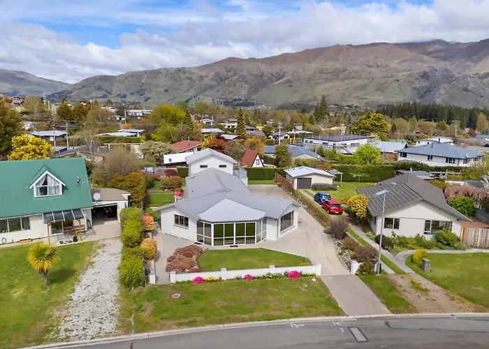 & Escape | Sleeps 11 | 2 Living * Wanaka