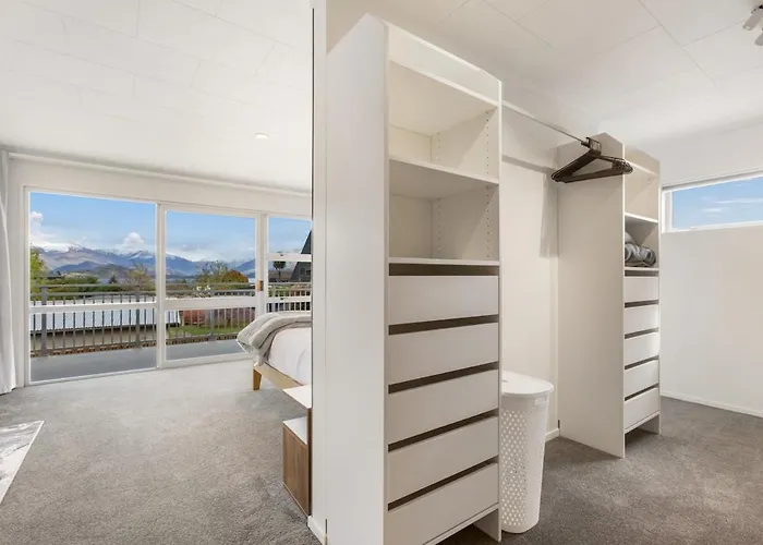 Vakantiehuis & Escape | Sleeps 11 | 2 Living Wanaka