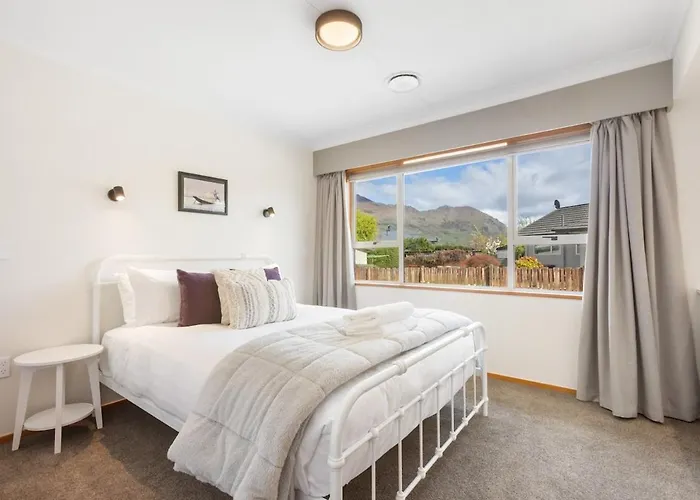 & Escape | Sleeps 11 | 2 Living