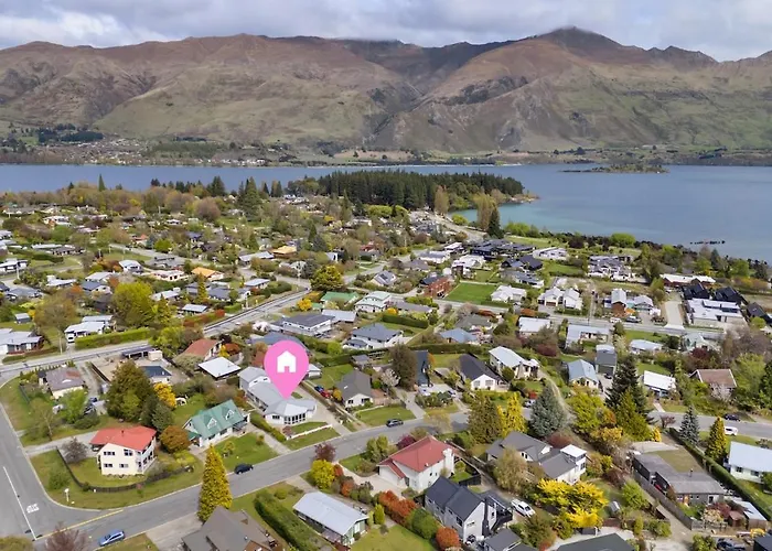 & Escape | Sleeps 11 | 2 Living *