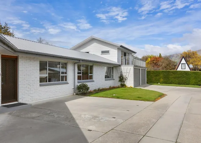 & Escape | Sleeps 11 | 2 Living * Wanaka