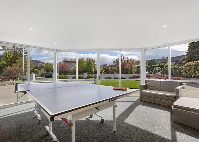 Vakantiehuis & Escape | Sleeps 11 | 2 Living