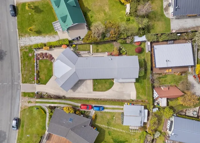 & Escape | Sleeps 11 | 2 Living
