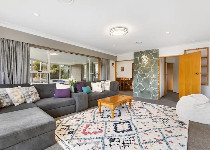 & Escape | Sleeps 11 | 2 Living Vakantiehuis *