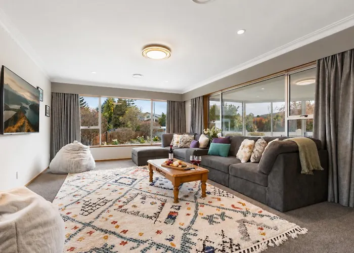 & Escape | Sleeps 11 | 2 Living * Wanaka