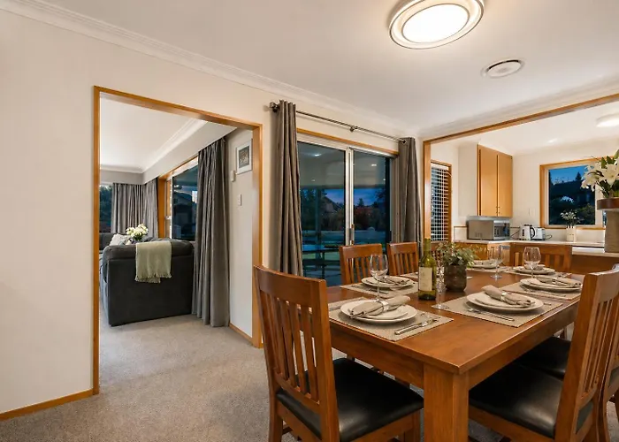 Vakantiehuis & Escape | Sleeps 11 | 2 Living Wanaka