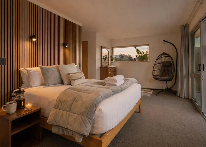 & Escape | Sleeps 11 | 2 Living Vakantiehuis Wanaka